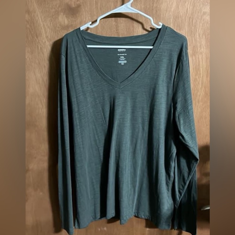 Sonoma long sleeve v-neck tee. Size XXL
